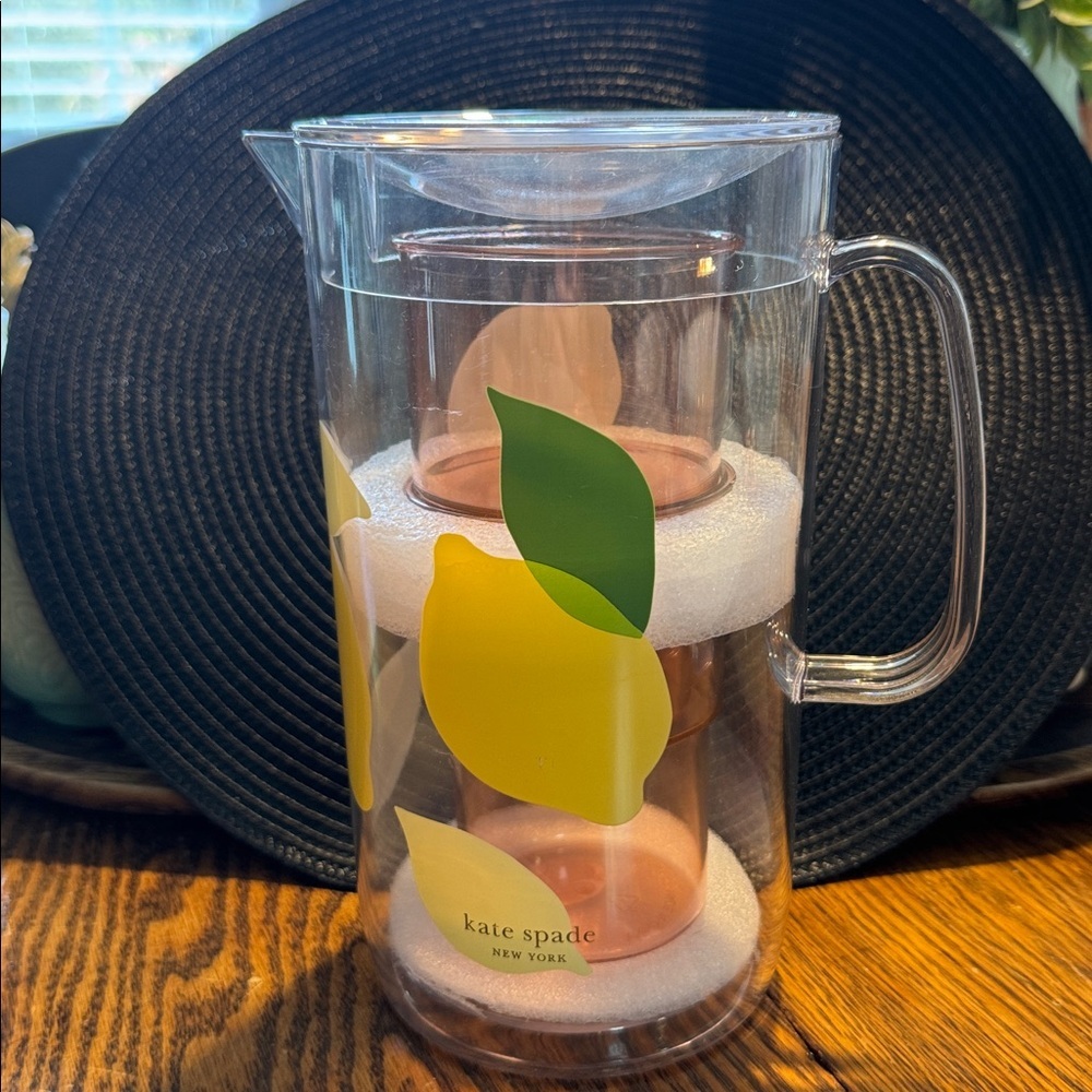 Kate Spade Lemon Pitcher and 2 Cups
Set - Acrylic NEW!